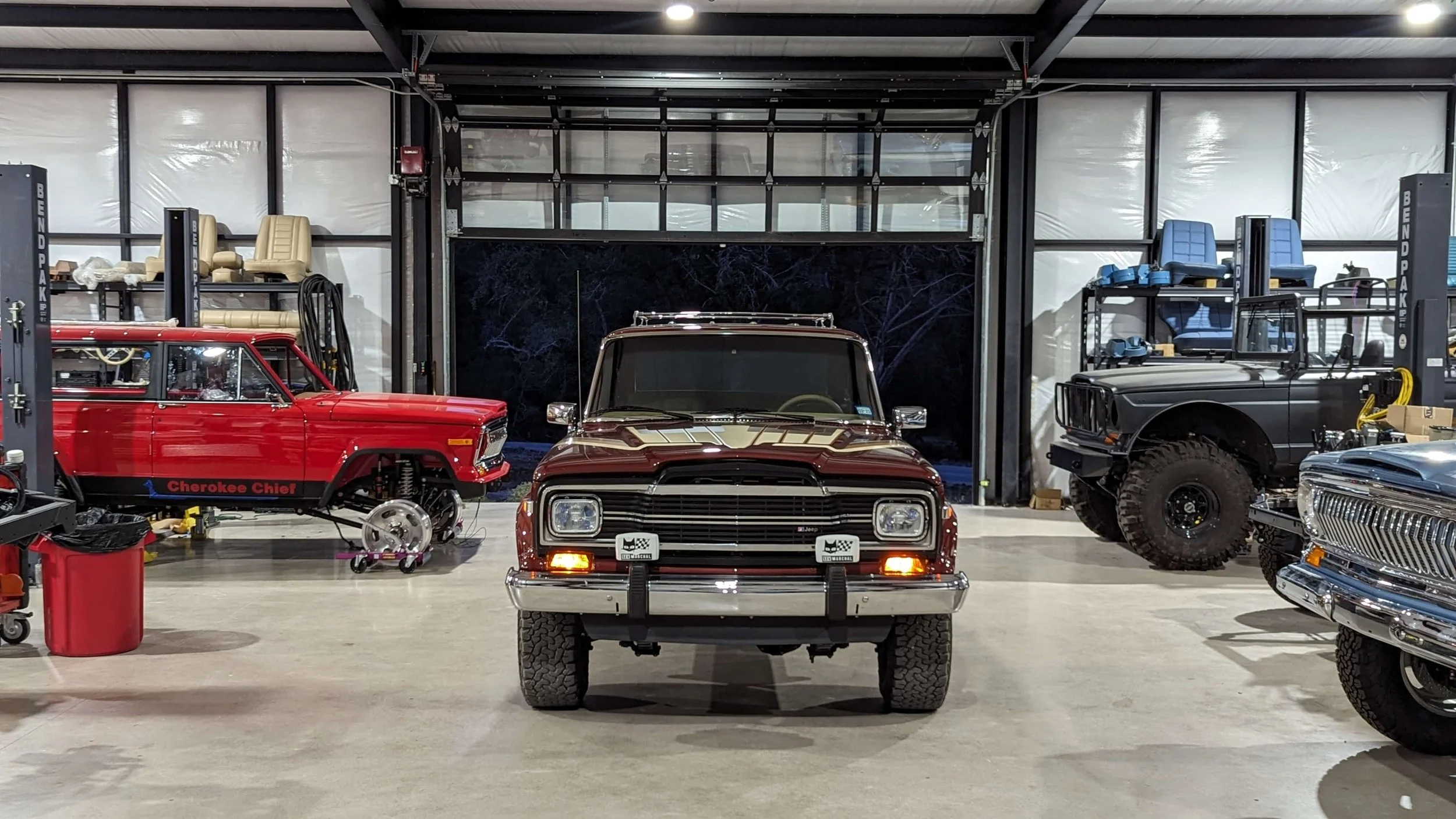 GOLDEN HAWK 4×4 プラモデル　Jeep 新品未使用 Jeep Cherokee Golden Hawk 1980 — Classic Full Size Jeep Inventory